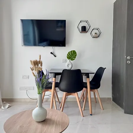 King's Park Unit 2 - Elevated Coastal 1br Apartament Pafos